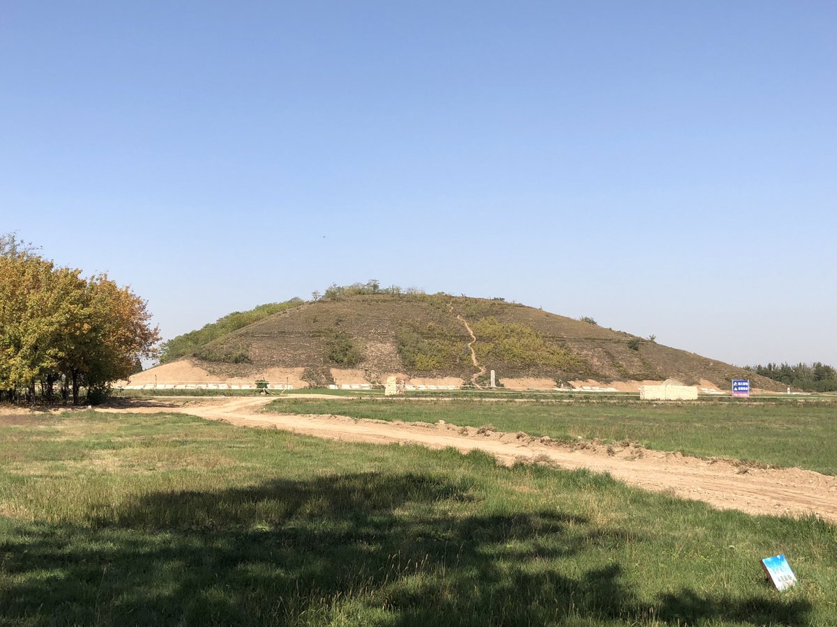 The countryside north of Xi’an is still pockmarked by some of the dynasty’s most visible remains - massive man-made hills, mausolea for its emperors. Han Wudi’s Mao tomb 茂陵; Han Jingdi’s Yang tomb 阳陵, and of his wife Empress Wang. But what of the vast city itself? 5/11