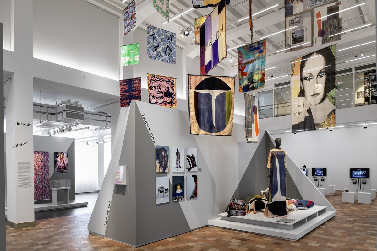 zhdk's tweet photo. Keine Massenproduktion, kein Hollywood, dafür ganz viel Glamour, Mode und Schweiz! «Wild Thing – Modeszene Schweiz». Neue Ausstellung im @musgestaltung https://t.co/XLVLQDpW3m #museumgestaltung #museum #modemuseum #schweizermode #modeschweiz #modeszene #wildthing https://t.co/zl02EgX3jE