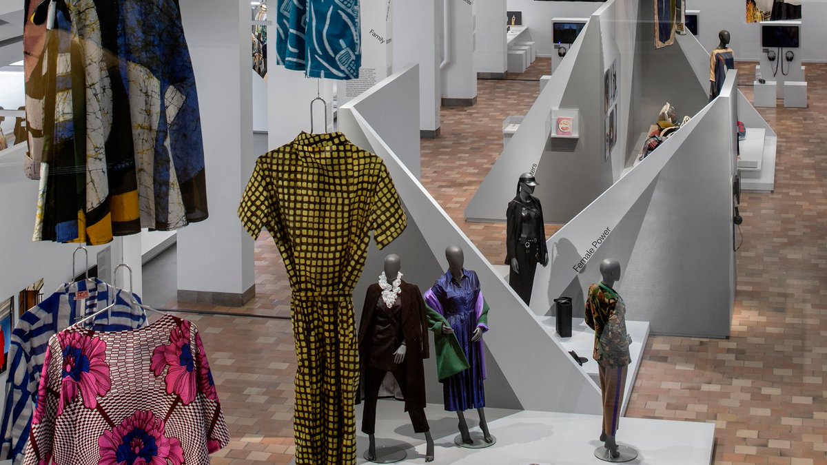 zhdk's tweet photo. Keine Massenproduktion, kein Hollywood, dafür ganz viel Glamour, Mode und Schweiz! «Wild Thing – Modeszene Schweiz». Neue Ausstellung im @musgestaltung https://t.co/XLVLQDpW3m #museumgestaltung #museum #modemuseum #schweizermode #modeschweiz #modeszene #wildthing https://t.co/zl02EgX3jE