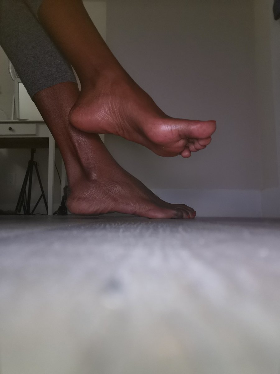 prettytoesnikki's tweet photo. Good morning ๐ฅฐ
#feet #morningfeet #toes #prettyfeet #pedicure #pediqueen #moisturizedfeet #footfetish #footmodel #foottwitter https://t.co/fjn4smGMZk