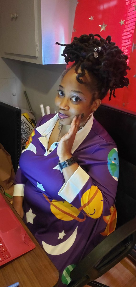 What if #missfrizzle had to do #remoteteaching. She be losing her mind like the rest of us. Lol #getmessy #makemistakes #magicschoolbus #blackteachers #teachercosplay