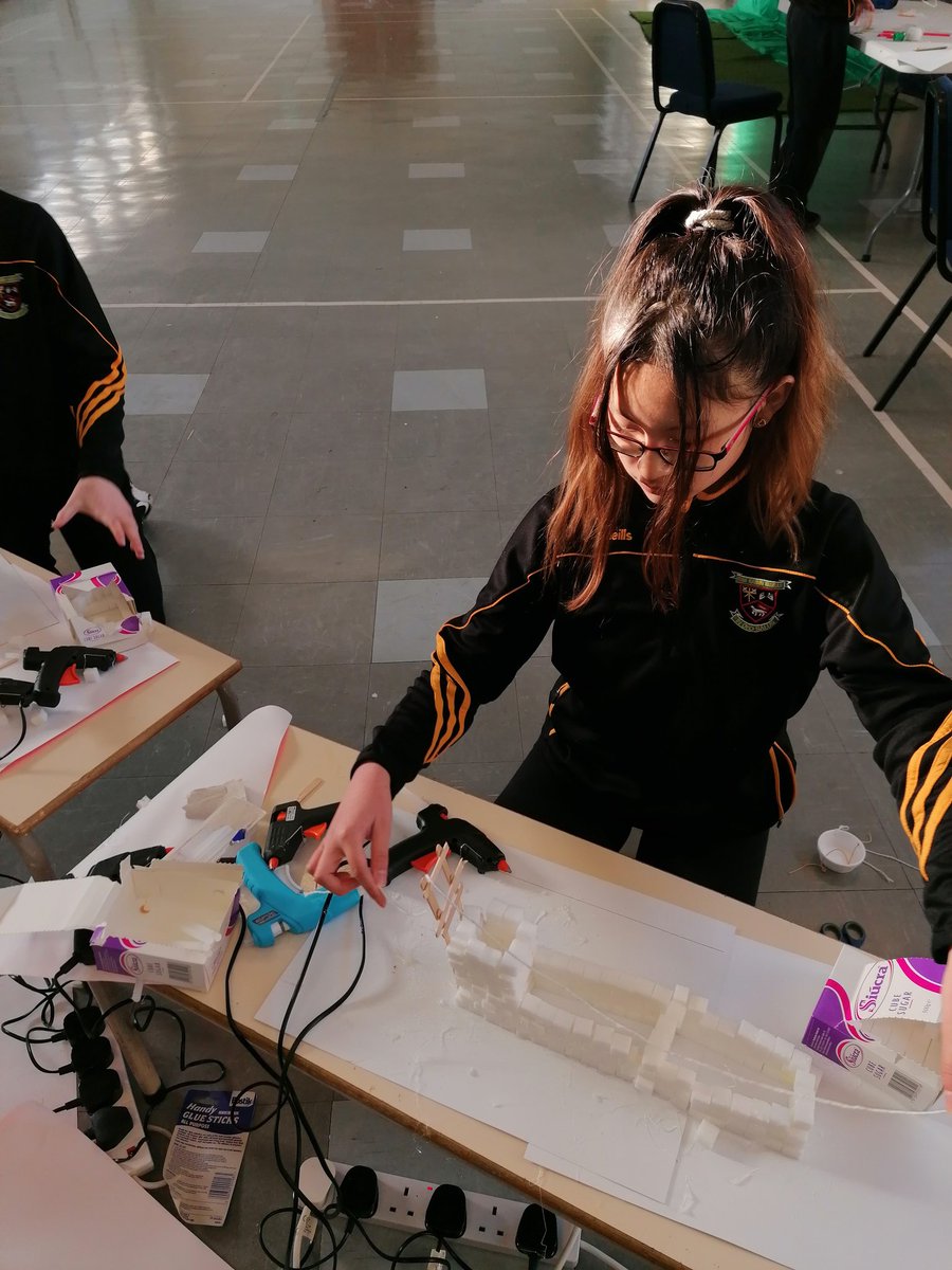 EmbassiesSteam's tweet photo. Day 2 Latvian Mobility @EmbassiesSteam  we built pulley systems for the Great Wall of China and our own walls. Great STEAM activity 🙂🙂 @Mersinyenisehi1  @DamiansNS  @Leargas  @ErasmusPlusRO @erasmusplus #erasmus #virtualmobility https://t.co/Fx0BuR3alj