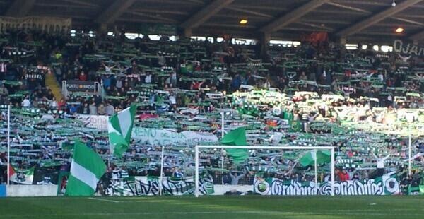 Galerna1913's tweet photo. Quedan apenas 2 semanas para terminar este maldito 2020. Y hablando de malditos... vamos a rememorar junto a @GradonaMalditos y desde el día de hoy, hasta final de año, algunas de las mejores imágenes que hemos podido ver en nuestra grada. Estamos ansiosos ya por volver a casa. https://t.co/FzEO5rRuwB