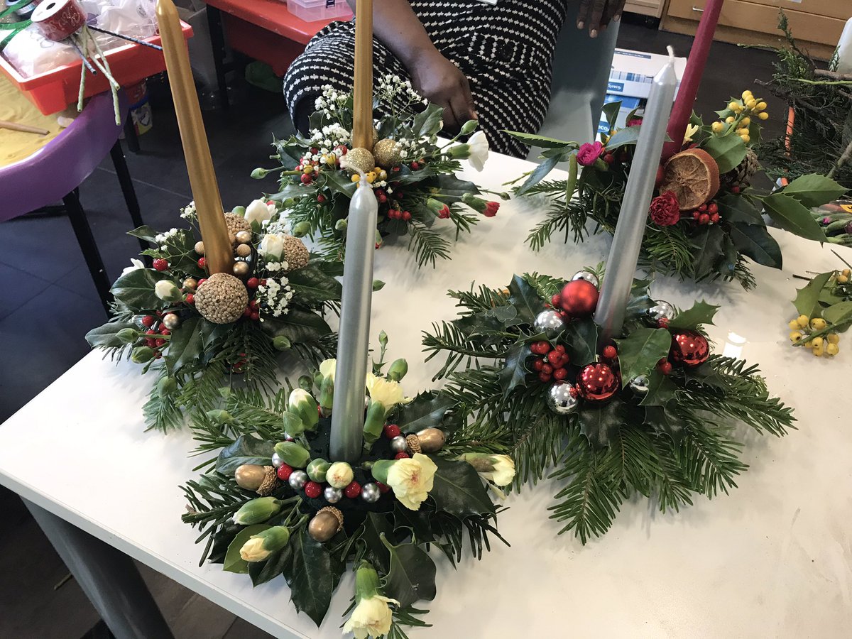 earlyyearsefc's tweet photo. Enjoying some creative time today @earlyyearsefc making table decorations for our families, not a bad first attempt @NewCityCol @MarciaG321 @CACHEORG @PhilHall11 #mentalwellbeing #proud https://t.co/hNDHU4AusQ