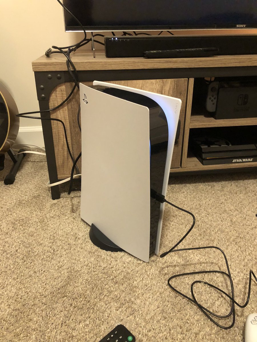 mclovinqf's tweet photo. @Victor48186930 @RogerGoodell68 @PS5Drop @BestBuy I already have a ps5! https://t.co/oe4sAAMuUw