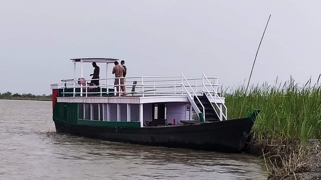 hemajitphukon's tweet photo. Thank you @akshaykumar

Staff and Officers of KNP&amp; TR on river patrol.The boat was procured from the fund provided by film star Akshay Kumar.
Post from @kaziranga_
🌱☘️🍀🌿🍃🍂🌎
#Kaziranga #Assam https://t.co/MBAoAIAaA7