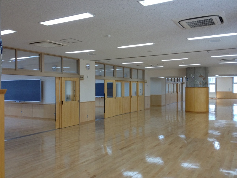 常識が変わってる アニメや漫画でよく見る 狭い廊下の学校 はもはや時代遅れ いつの間にか学校の構造が変わっていることに驚く人たち Togetter 常識が変わってる アニメや漫画でよく見る 狭い廊下の学校 はもはや時代遅れ いつの間にか学校の構造が変わっていることに驚く人たち Togetter