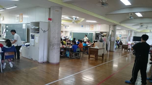 常識が変わってる アニメや漫画でよく見る 狭い廊下の学校 はもはや時代遅れ いつの間にか学校の構造が変わっていることに驚く人たち Togetter 常識が変わってる アニメや漫画でよく見る 狭い廊下の学校 はもはや時代遅れ いつの間にか学校の構造が変わっていることに驚く人たち Togetter