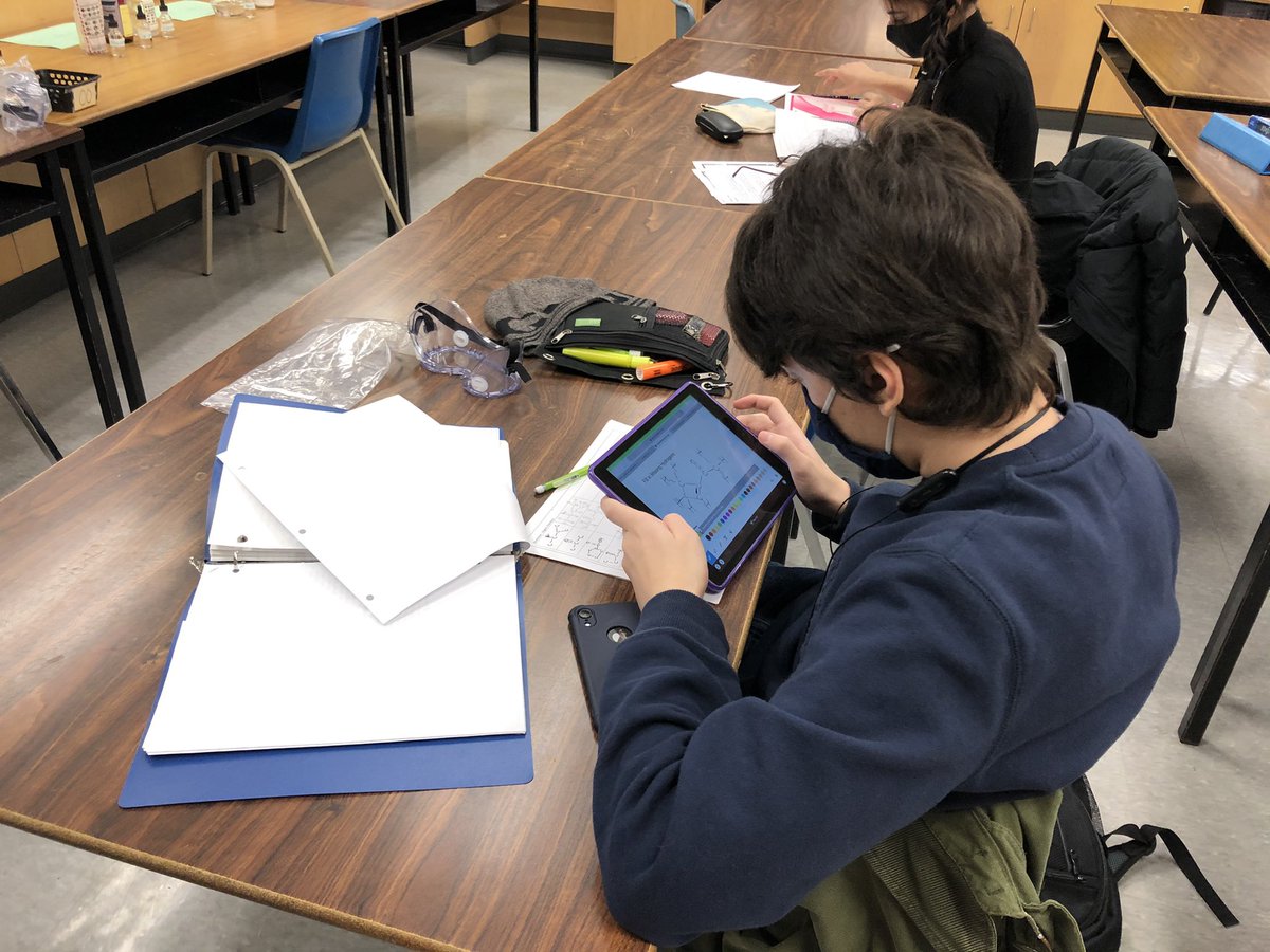 petrychkovych's tweet photo. We are using PearDeck for self-directed learning. Students use prompts to answer questions and receive immediate feedback from the teacher. @CawthraParkSS @twjmcleod https://t.co/5jLHTS3fW6