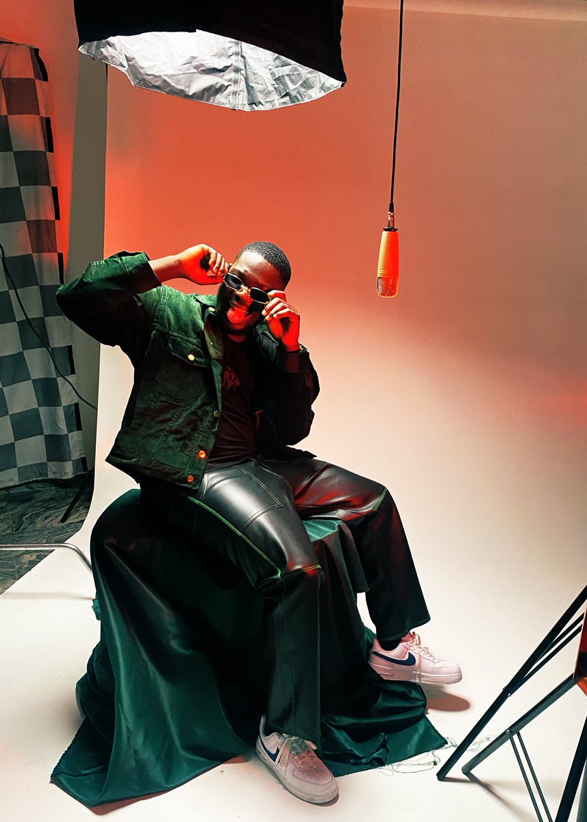 OG__WAY's tweet photo. @Feelinz04 new vibe “Jealousy” drops in a few days. How many likes can these pictures get? https://t.co/K7duJBgkts