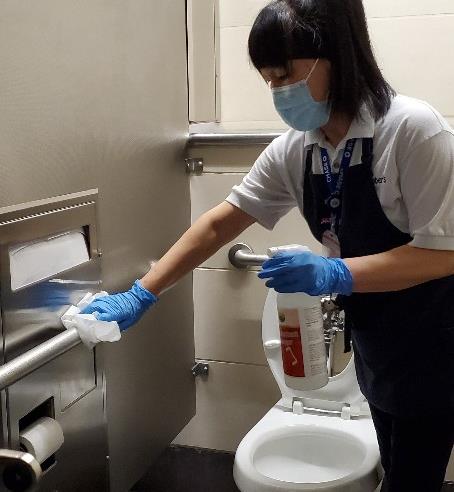 DallasLoveField's tweet photo. Our team performs round-the-clock cleaning and sanitizing to ensure passengers remain safe. We're #LOVEready for you this holiday season. https://t.co/NeQ3dTAmFz