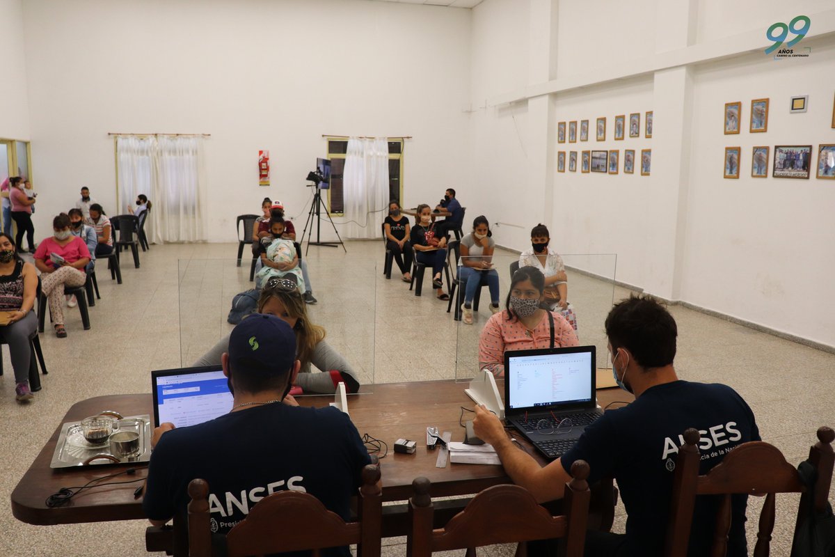 munideplaza's tweet photo. Esta mañana se realizó en el Salón Blanco del Municipio el último operativo Anses de este año, con el objetivo de seguir brindando soluciones a los beneficiarios/as.
En la oportunidad se logró atender a 100 personas. https://t.co/Xr7fiLqff0