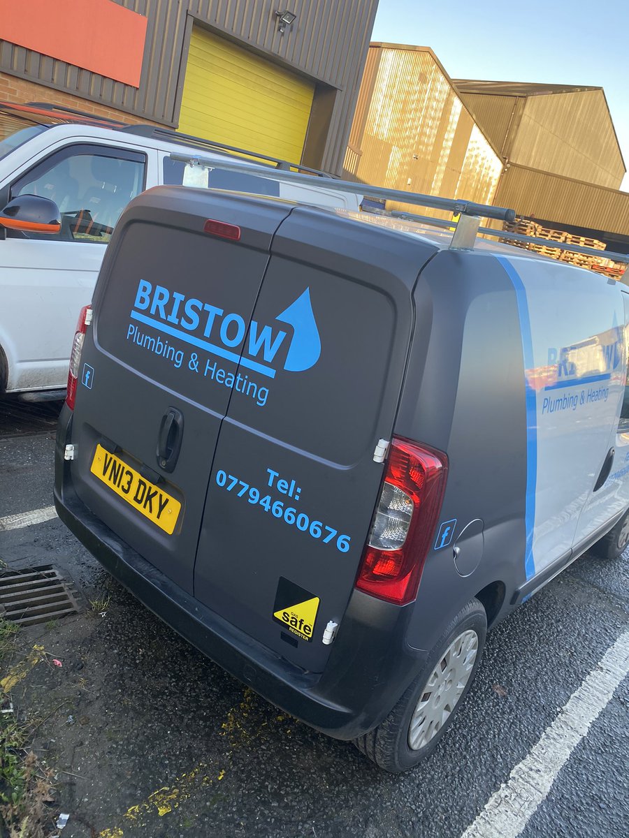 grssignscouk's tweet photo. #partialwrap #vehiclewraps #vehiclegraphics @orafol_europe @orafolvehiclewraps #anthracitegrey #grssigns https://t.co/oLwiWoCa7b