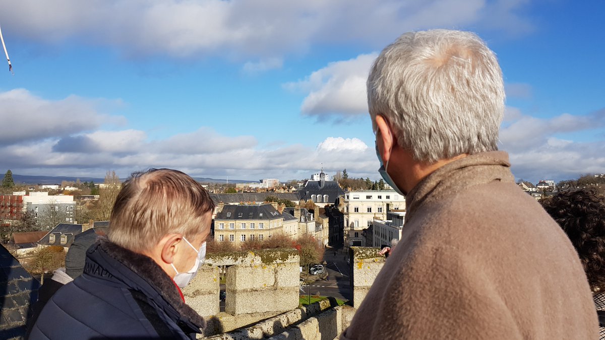Joaquim_PUEYO's tweet photo. Aujourd'hui, accompagné de @ChantalJourdan, j'ai eu le plaisir d’accueillir le Président de la Région Normandie @Herve_Morin à #Alençon pour une visite des projets et opérations d'aménagement qui feront l'objet de coopérations des collectivités. https://t.co/WyDEdrqIFy