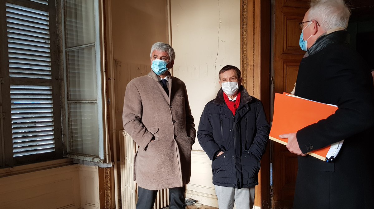 Joaquim_PUEYO's tweet photo. Aujourd'hui, accompagné de @ChantalJourdan, j'ai eu le plaisir d’accueillir le Président de la Région Normandie @Herve_Morin à #Alençon pour une visite des projets et opérations d'aménagement qui feront l'objet de coopérations des collectivités. https://t.co/WyDEdrqIFy