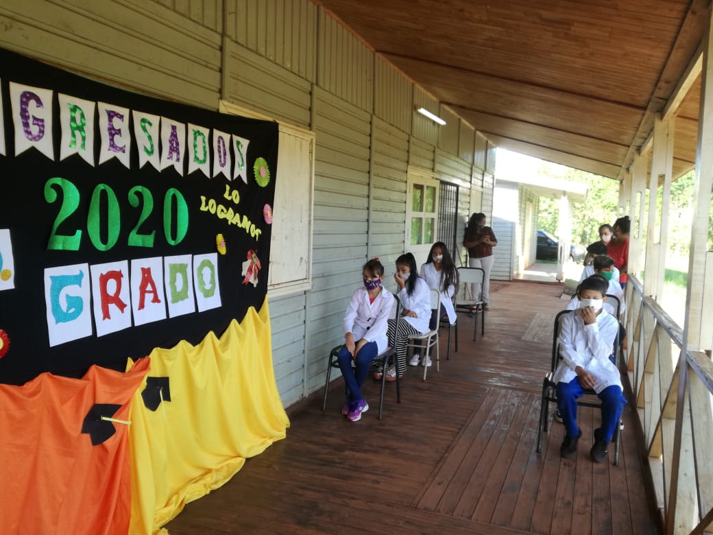 CGEMisiones's tweet photo. Acto de colación de la Escuela Provincial N° 859 Puerto Piray, Montecarlo.👩‍🎓👏👏👏

@jalbertogalarza @misioneseduca https://t.co/1s513qRJ1T