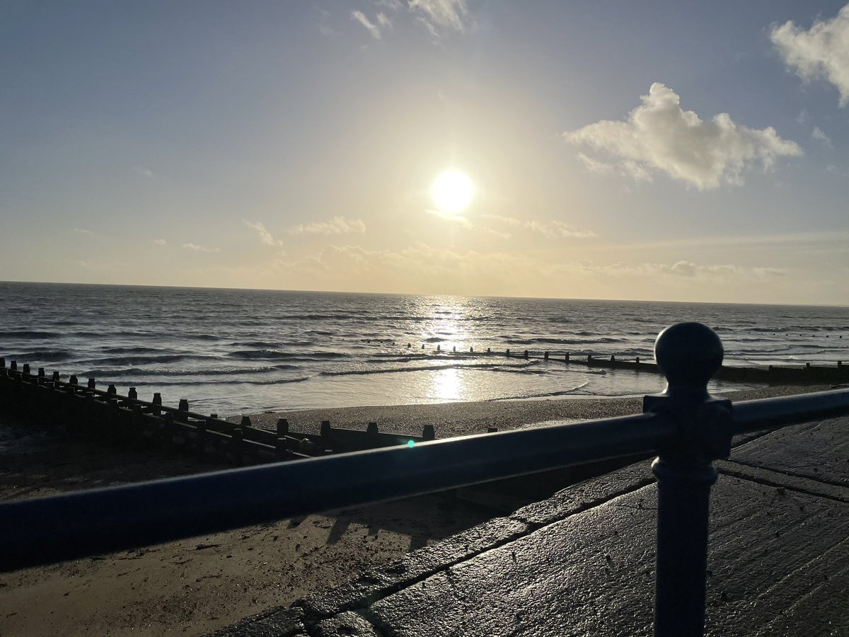 denzilOshamen's tweet image. This is a bit of a rarity, but figured the lack of daylight running could be contributing to my lack of motivation this year, so I got myself out on my lunch break for a 10km along the seafront and back home #RU2C #MercerActive