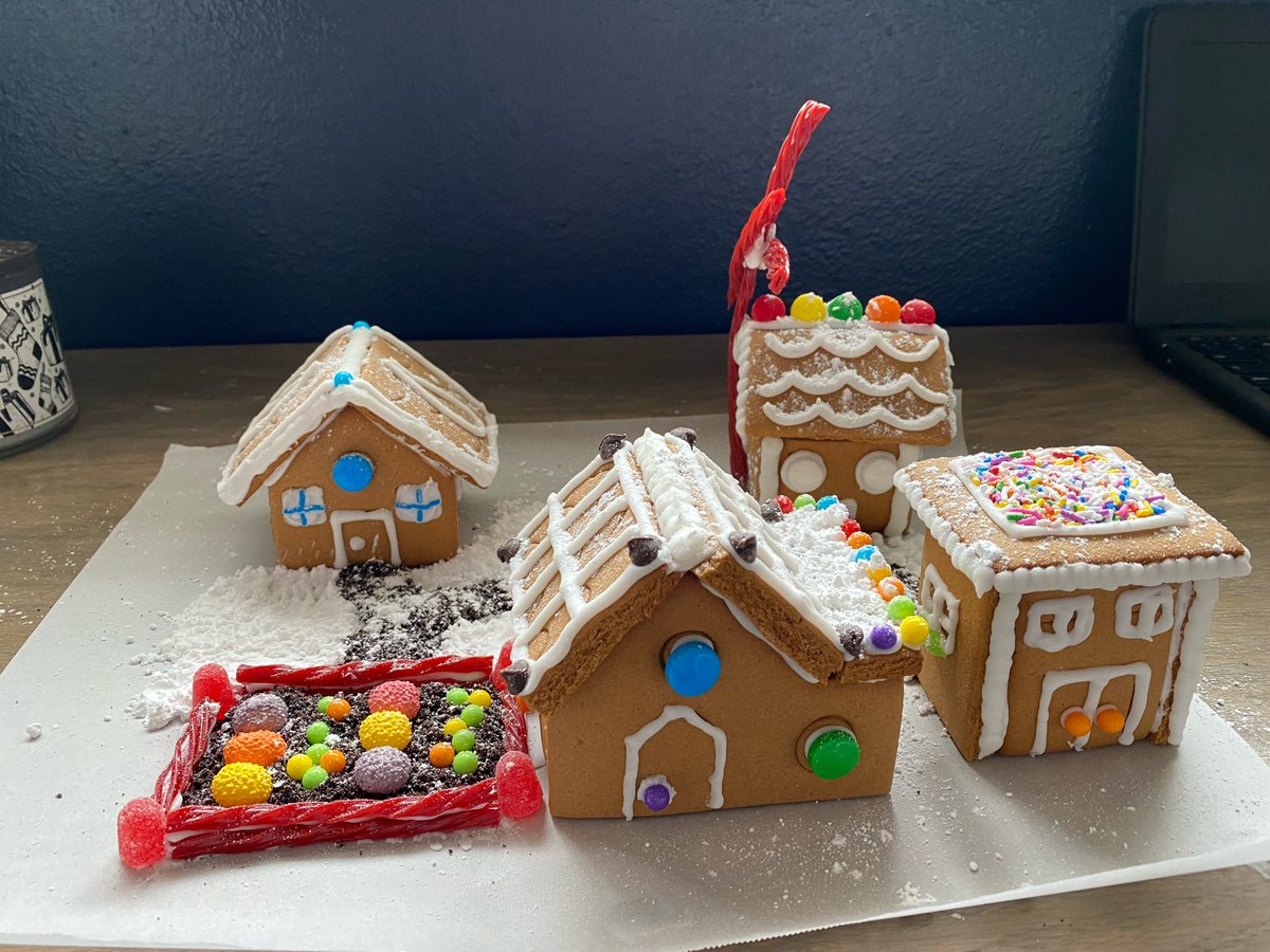 MrsHoangClass's tweet photo. Gingerbread houses with organic gardens, solar panels, and windmill. Yes! That is how we make them in AP Environmental Science class. #BISDpride #BUCPride @BwoodBucs https://t.co/qXT8kRmqAx