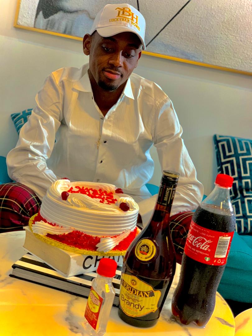 iamstevemario's tweet photo. And this was how I celebrated my Birthday yesterday. I want to say a very big Thank you God Almighty for answering all the wishes and prayers you made. Thank you also for praying and your Good wishes. One thing I know is that God Answers prayers.
#MarionNations https://t.co/PYV3MKFwIg