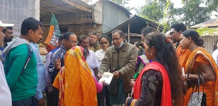 BJP4WBac's tweet photo. আজ আড়ংঘাটা (ZP -39)গৃহসম্পর্ক অভিযানে উপস্থিতি নদিয়া দক্ষিণ জেলা পর্যবেক্ষক অনুপম দত্ত মহাশয় ও নদীয়া দক্ষিনের জেলা সহ সভাপতি শিশির আচার্য্য মহাশয় https://t.co/CsNH2oakq4