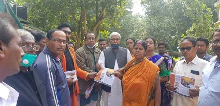 BJP4WBac's tweet photo. আজ আড়ংঘাটা (ZP -39)গৃহসম্পর্ক অভিযানে উপস্থিতি নদিয়া দক্ষিণ জেলা পর্যবেক্ষক অনুপম দত্ত মহাশয় ও নদীয়া দক্ষিনের জেলা সহ সভাপতি শিশির আচার্য্য মহাশয় https://t.co/CsNH2oakq4