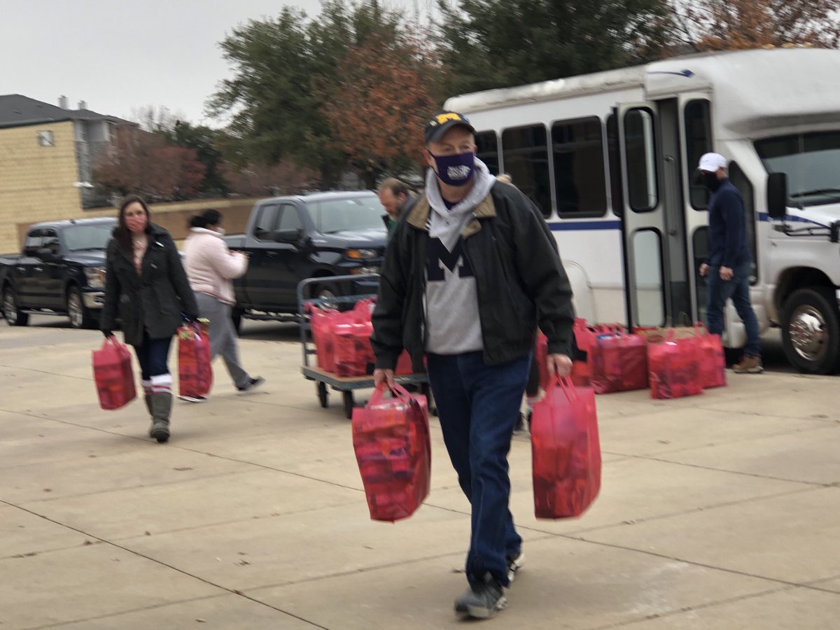 eyeonliteracy's tweet photo. THANK YOU @btbible for you faithful support for @McWhorterES families during the time when our families need it most. We are blessed to have you!! @DrChapmanCFBISD @CFBISD @parnell_dawn @Coachk1119 #TogetherWeCan #MCWGameOn https://t.co/q8rTc9WdSj
