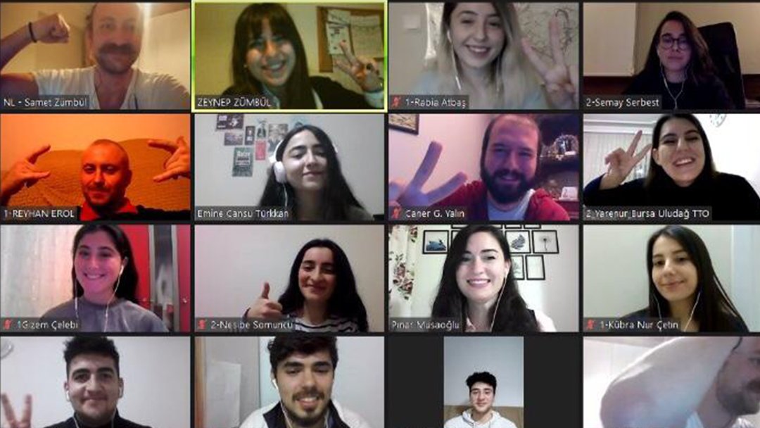 Girişimcilik ile ilgili öğrenme ve deney alanı oluşturduğumuz "Girişimci Topluluğu #4"te,  gönüllüler kendi etkinlik tasarımlarını yaptılar. "Değerlerim" ve "Tasarım İncelemeleri" olmak üzere, eş zamanlı iki etkinlik gerçekleştirdik.