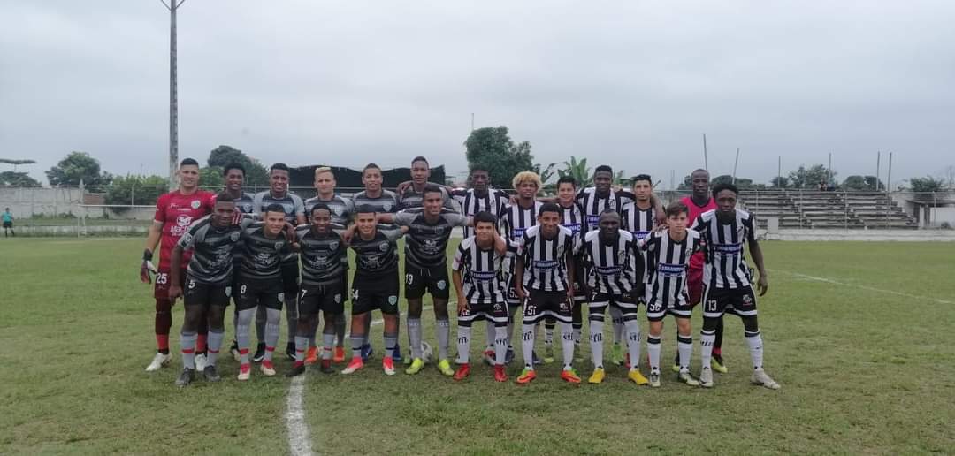 Feliz aniversario hermanos, sigan cuidado de su ejemplar estructura 💪⚽️ por muchos años más. #SomosElOro 🥳