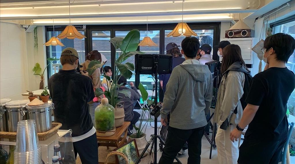 Manila_Hannies's tweet photo. 𝐁𝐞𝐡𝐢𝐧𝐝 𝐭𝐡𝐞 𝐬𝐜𝐞𝐧𝐞 𝐨𝐟 𝐇𝐚𝐧𝐛𝐢𝐧 !00%
©️ Bonitohubi and Hoan Kiem Vietnam Cafe
#HANBIN_BELIFT
#Hanbin_FanEvent https://t.co/uHTWoajfw5