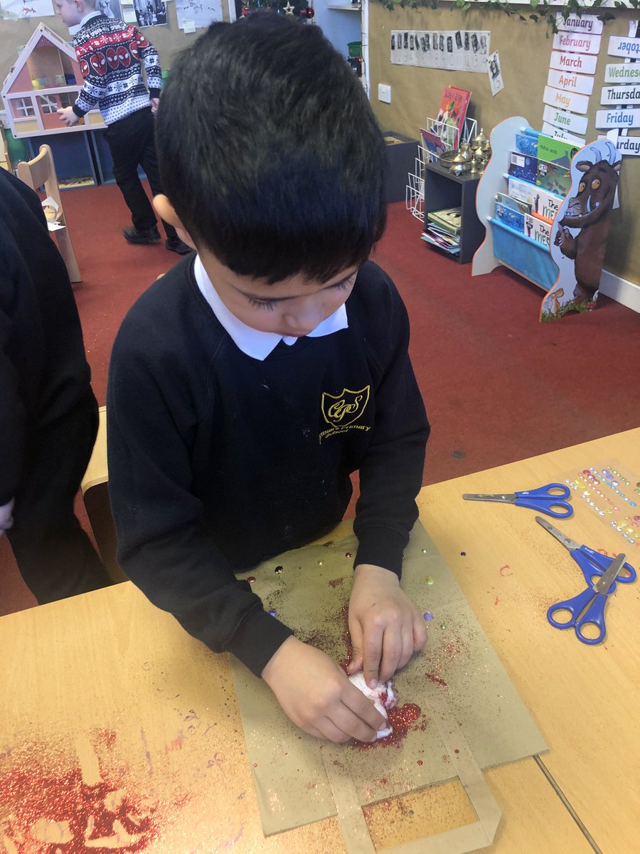 MissELRoss's tweet photo. This afternoon was spent decorating our Christmas goodie bags. 🎅🏼🎄 https://t.co/2SAJINZEBr