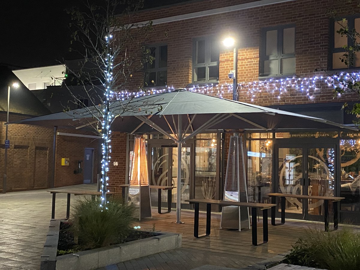 LeafyElephant's tweet image. Check out the new Leafy Elephant Winter Wonderland. Perfect for cosying up for a warming tipple with friends this Christmas! #cocktails #gin  #drinks #festivemenu  leafyelephant.com/bookings