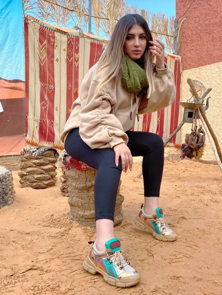 SuhilaBnLachhab's tweet photo. Positive thinking will allow you to do 
everything 🥰 
 #bechar 
#souhilabenlachhab #سهيلة_بن_لشهب #style #newlook #new #look #makeuptutorial #makeup #beshar #algeria https://t.co/DtilEsaGEJ