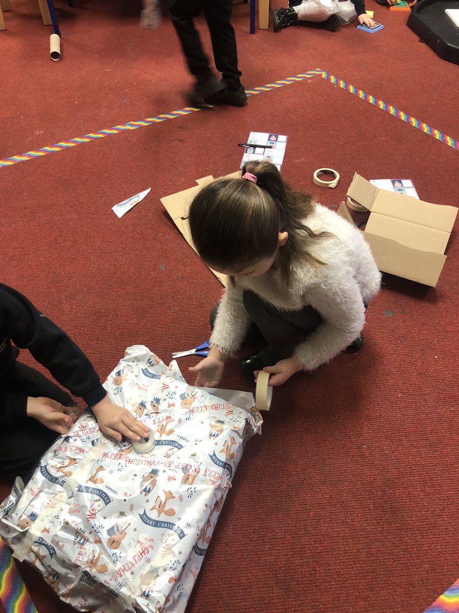MissELRoss's tweet photo. Another busy morning in primary 1. Lots of happy faces. 😊 https://t.co/sz56XbVA9S