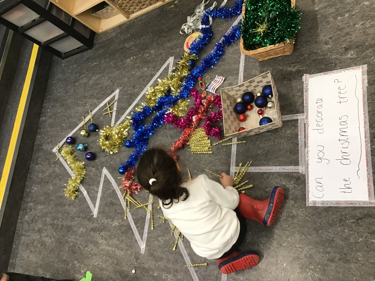 Caldercuilt's tweet photo. Large transient art today. Creating patterns as the children decorate the tree! #cncloveslearning #Christmas2020 https://t.co/SixvCVIgZd