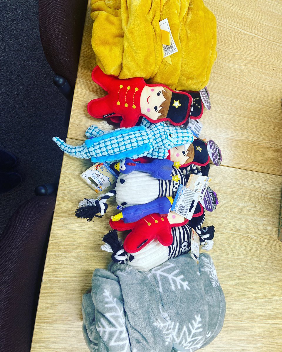Day 6 of our 12 days if community kindness!

Some blankets and toys for Cardiff Dogs Home 💕
Have a good Christmas all