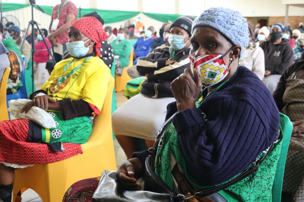 dardlea_mpu's tweet photo. MEC Shongwe hosted a Christmas lunch for a few elderly people in KwaZanele location today, where he also addressed socio-economic challenges of poverty and inequality facing elderly people. He pleaded with them to take safety precautions in light of the Covid19 second wave. https://t.co/PzCQDakFeT