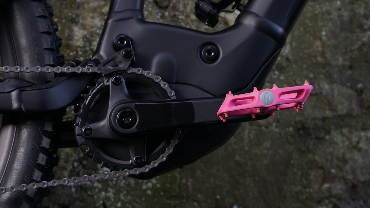 southdownsbikes's tweet photo. The Specialized Turbo Levo 2021!
Want a bike that can do it all? Then you're looking right at it. Last Medium available in-store &amp; online💚⚡
#levo #turbolevo #emtb #ebike #mtblife #mtb #allmtb #specialized https://t.co/MeLdKfDHpF