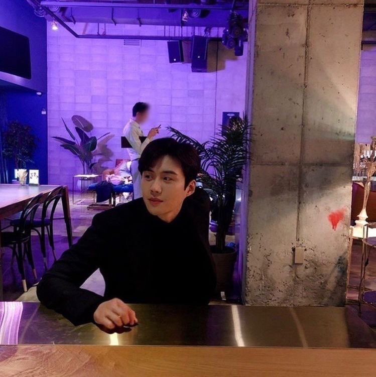 sandsseine's tweet photo. อารมณ์แฟนมานั่ง buchy’s เป็นเพื่อน รอเพื่อนเทอมาก่อนแล้วเค้าค่อยกลับ https://t.co/0aPegZSRFe