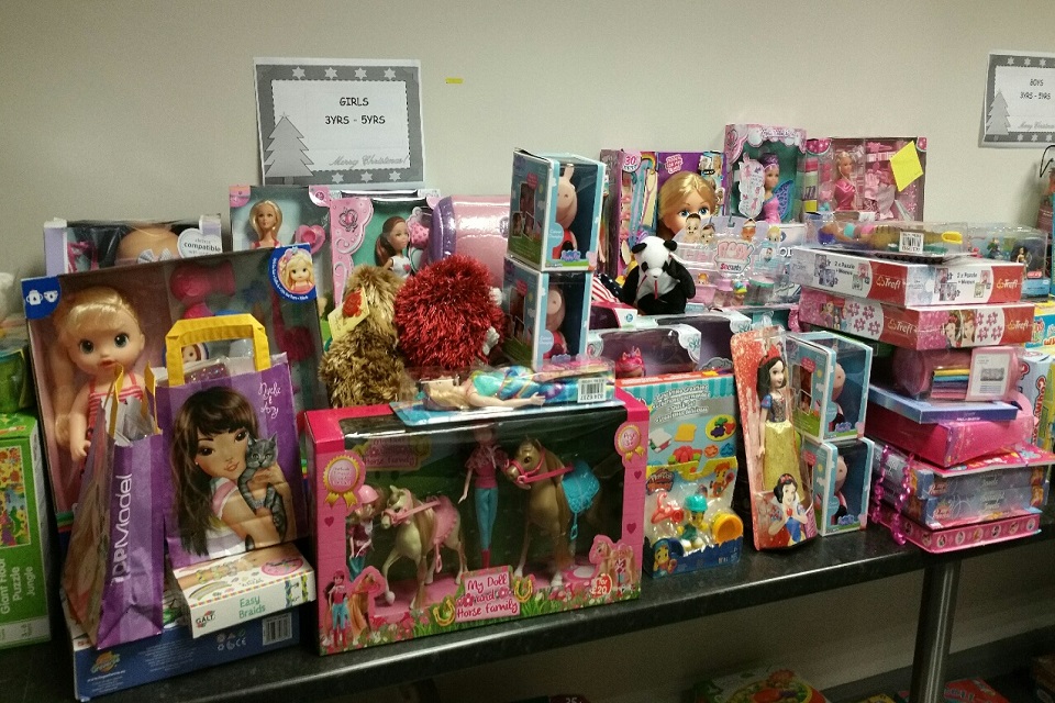 SellafieldLtd's tweet photo. Our employees are still spreading Christmas cheer.

Instead of collecting presents, we’ve had to improvise due to covid, but our employees still wanted to provide support.

So, we have donated £10k to @family_action and supported many other charities.

https://t.co/NvI0N5MyF5 https://t.co/1SQ3fzNlNx