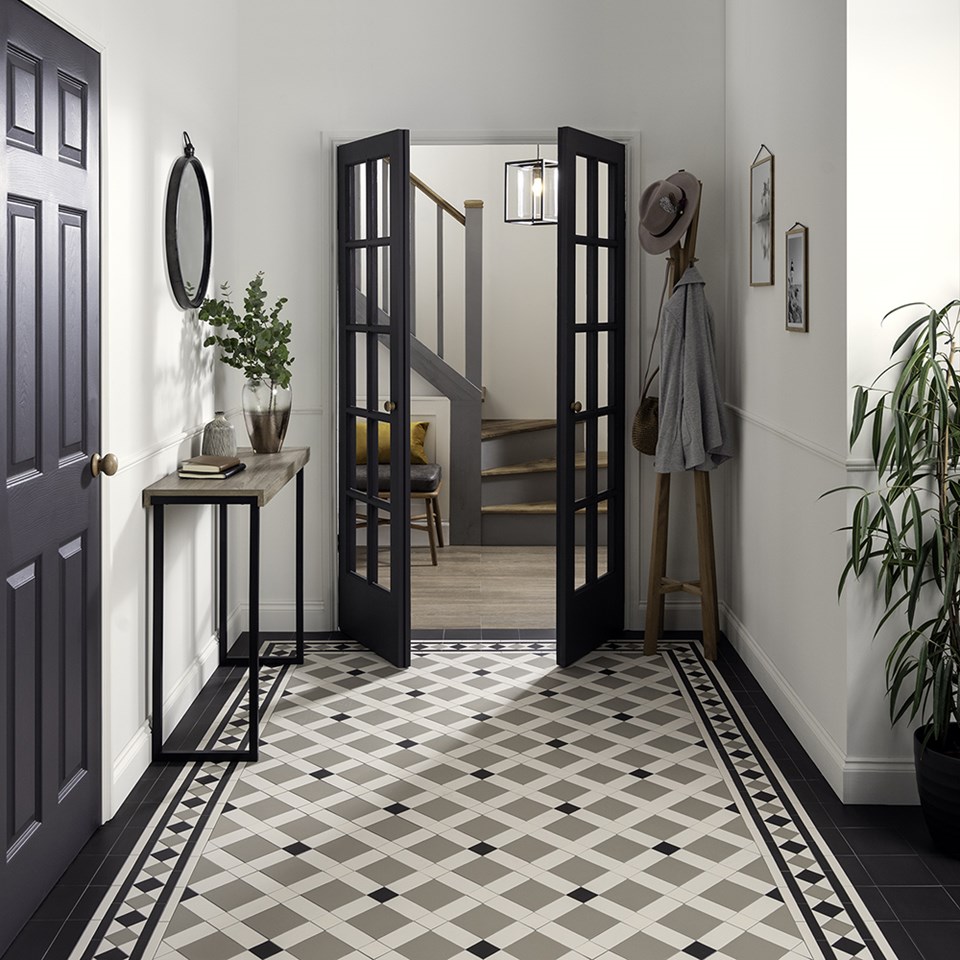 The_Tile_Box's tweet photo. Beautiful Victorian floor tiles 😍Practical yet timeless and durable for both inside and out 

#floortiles #flooring #victoriantiles #geometrictiles #hardwearing #simplybeautiful #tilesarebeautiful #traditionalstyle #britainsheritage #hallways #homeinterior @OriginalStyleUK https://t.co/oCJVPGJbi0