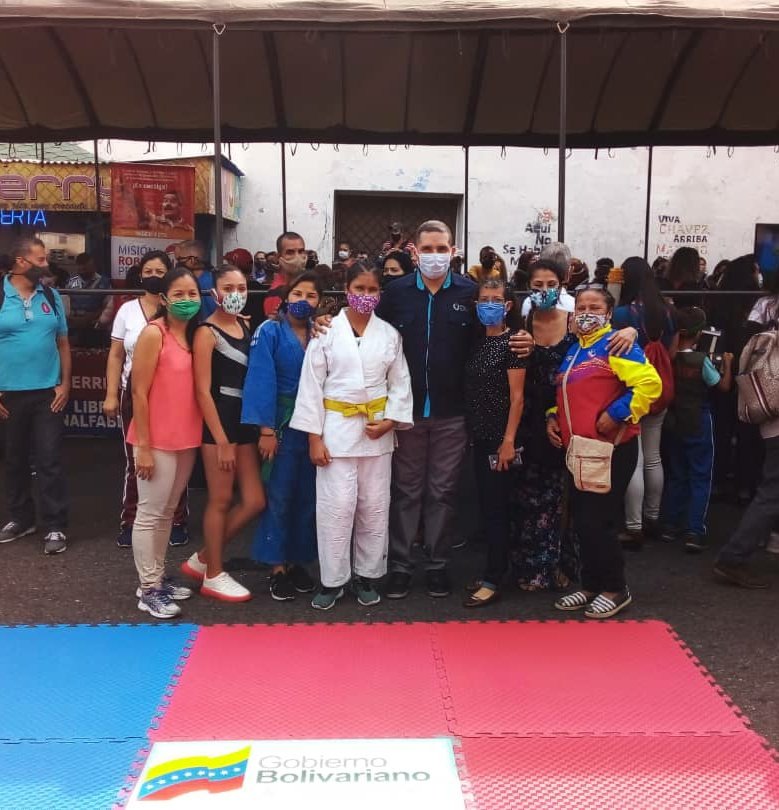 UETDT's tweet photo. @ZonaEducTachira desarrolla #ParrandonNavideño #NavidadesFelicesYSeguras #AlianzaDeLosPueblos @NicolasMaduro @MPPEDUCACION @MinJuventdyDep @charlychaves @Juntosxtachira1 @FreddyBernal @psuvaristobulo @MervinMaldonad0 https://t.co/8XKvSNCr3G