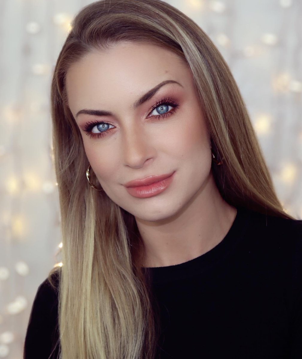 anjaimamovic13's tweet photo. 🚨NEW VIDEO ALERT🚨 @kvdveganbeauty Edge of reality Fully Recyclable Eyeshadow Palette REVIEW!!!! ⬇️

https://t.co/dDBs9g1JQ3 https://t.co/X1Fo8RGB63