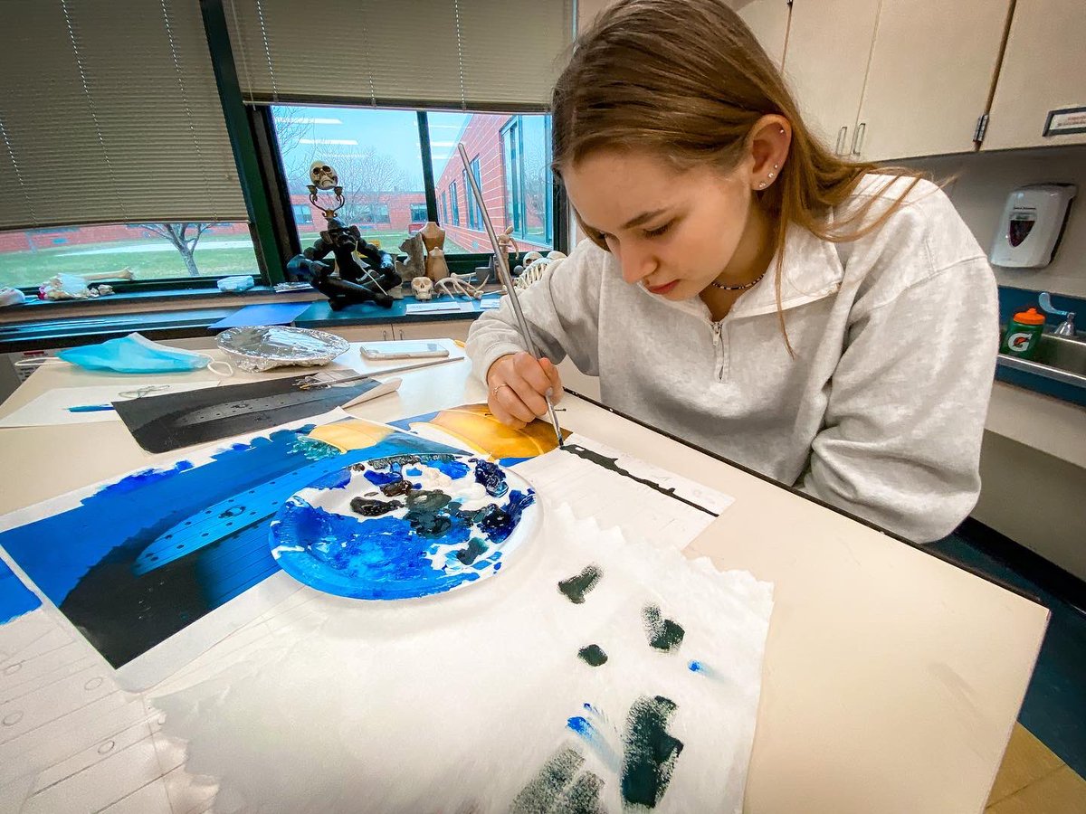 LeRoy_CSD's tweet photo. Mr. Koukides’ Drawing & Painting students are hard at work on their current projects today. Impressive creative processes & effort on display! Great work, Knights!
#LRart🔥 https://t.co/Y4o69Nr6fn