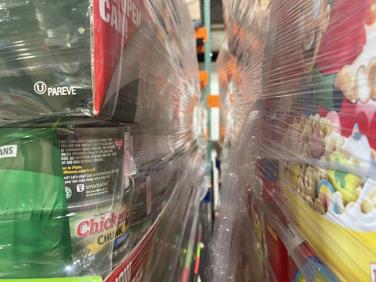 Here's an overhead shot of all the pallets, they managed to get it down to 26 pallets in all – bei  Costco