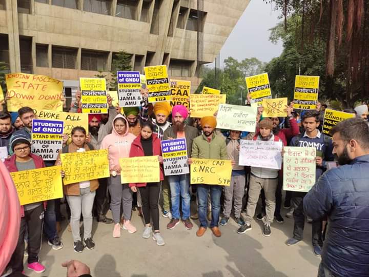 thehawak84's tweet photo. #remembering  brave hearts of #jamia &amp; #AMU last year on the same night, goons of nagpur attacked #Students of #Jamia &amp; #AMU

"picture from last year soliderity protest march at #GNDU Amritsar by serval students groups along with #SYP 
We remember)

#noforgive #noforget https://t.co/vvEoUjHang