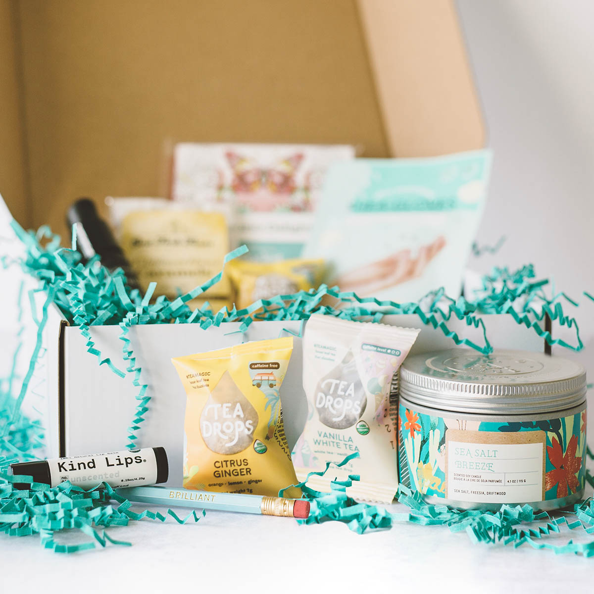 giveinkind's tweet photo. Nothing can replace being with those you love this year, but we do hope one of our special gift boxes can help. Every item has been hand-selected to bring joy, comfort and a smile. Deadline for Christmas delivery is Thursday, December 17th.

Shop now ➡️ https://t.co/PnYx1nYHAN https://t.co/Vywk17wCqs