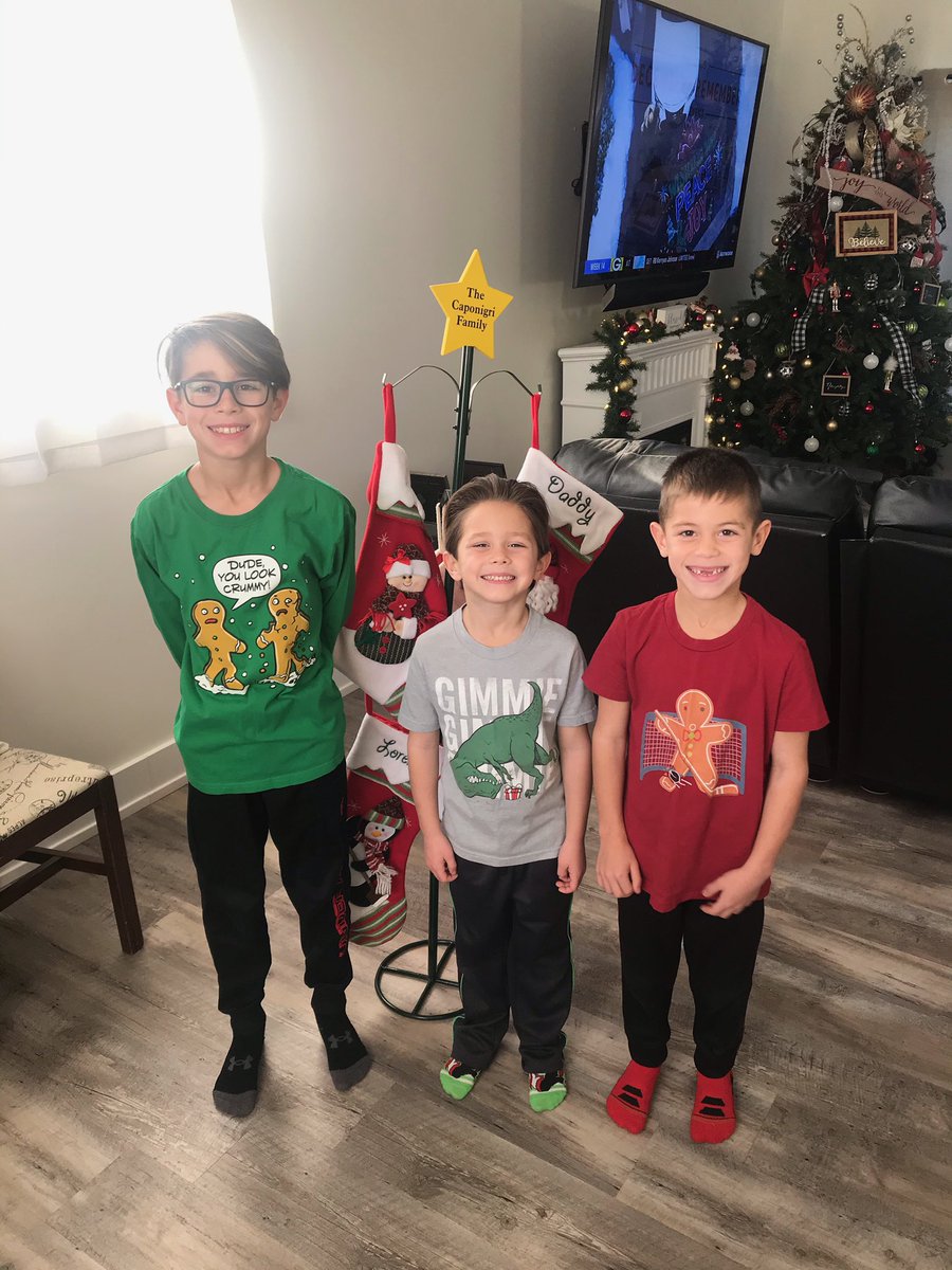 caponigri_n's tweet photo. Christmas Colors ❤️🤍💚#asd4all #stonestrong4 https://t.co/t3fgg9O49U