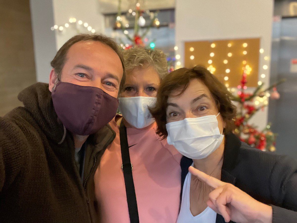 cc_paris14's tweet photo. #OpérationNoël nos joyeux petits lutins de Noël : Marie-Pierre Chantal et Yannick font la distribution de jouets à l’association France Horizon de #Paris14 🎄😍🛷 Même avec des masques on voit les sourires 😂👍🤩 Bravo la team ! ❤️ https://t.co/W3bxDifeWe