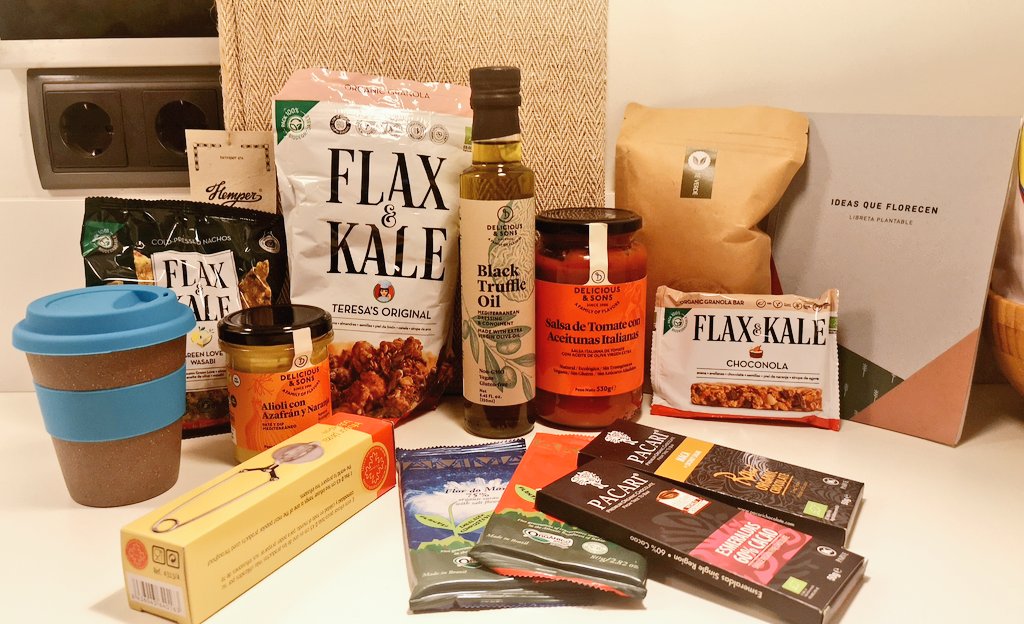 Felicidad absoluta al recibir mi cesta de #Navidad de empresas #Bcorp ¡No puedo estar más contenta! Todo productos de empresas con compromiso social y medioambiental.