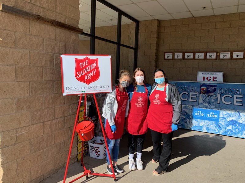 LevellandHOSA's tweet photo. Levelland HOSA volunteered on Saturday to ring the bell for the Salvation Army. https://t.co/IyGJ1lCKTU